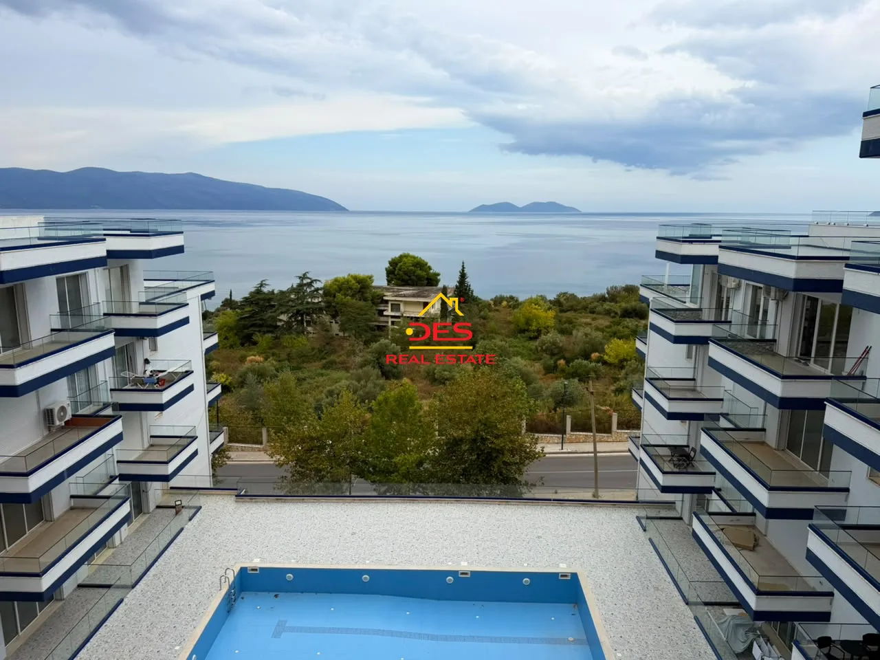 Jepet me qira apartament 1+1+ garazh në uji të ftohtë, vlorë – me pamje ballore nga deti