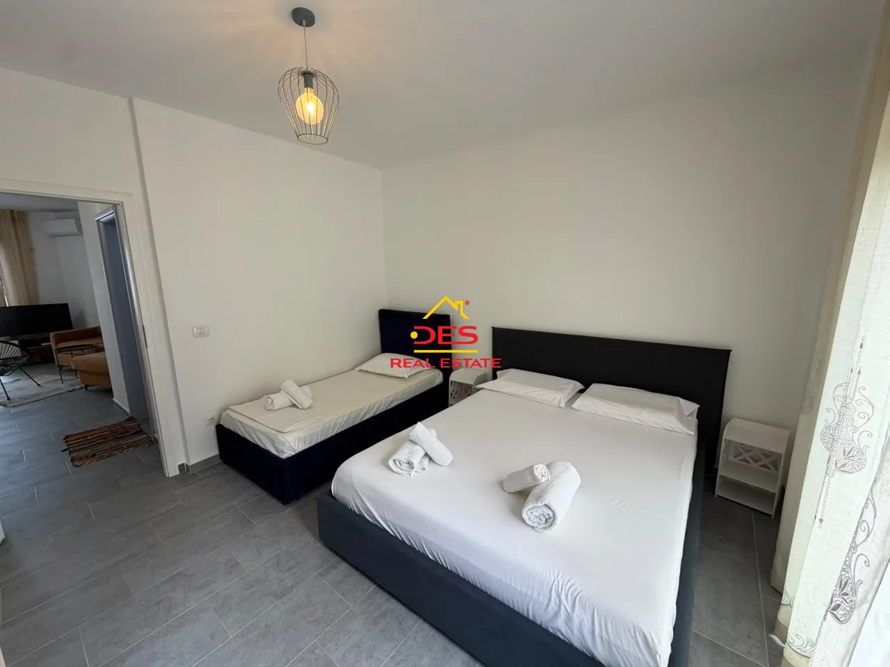 Jepet me qira apartament 1+1+ garazh në uji të ftohtë, vlorë – me pamje ballore nga deti