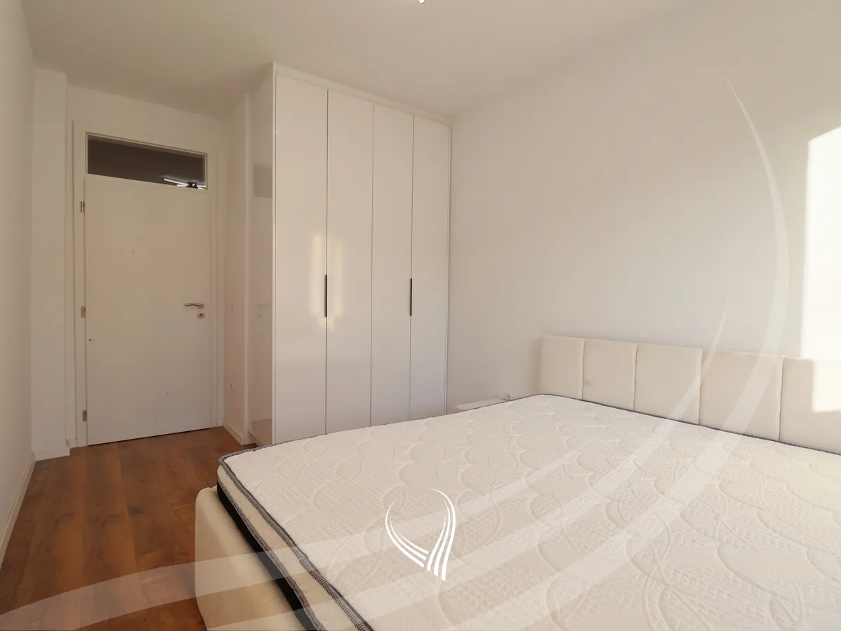 Banesë 1 dhomë gjumi me qira në lagjen Mati 1 – Rruga C
