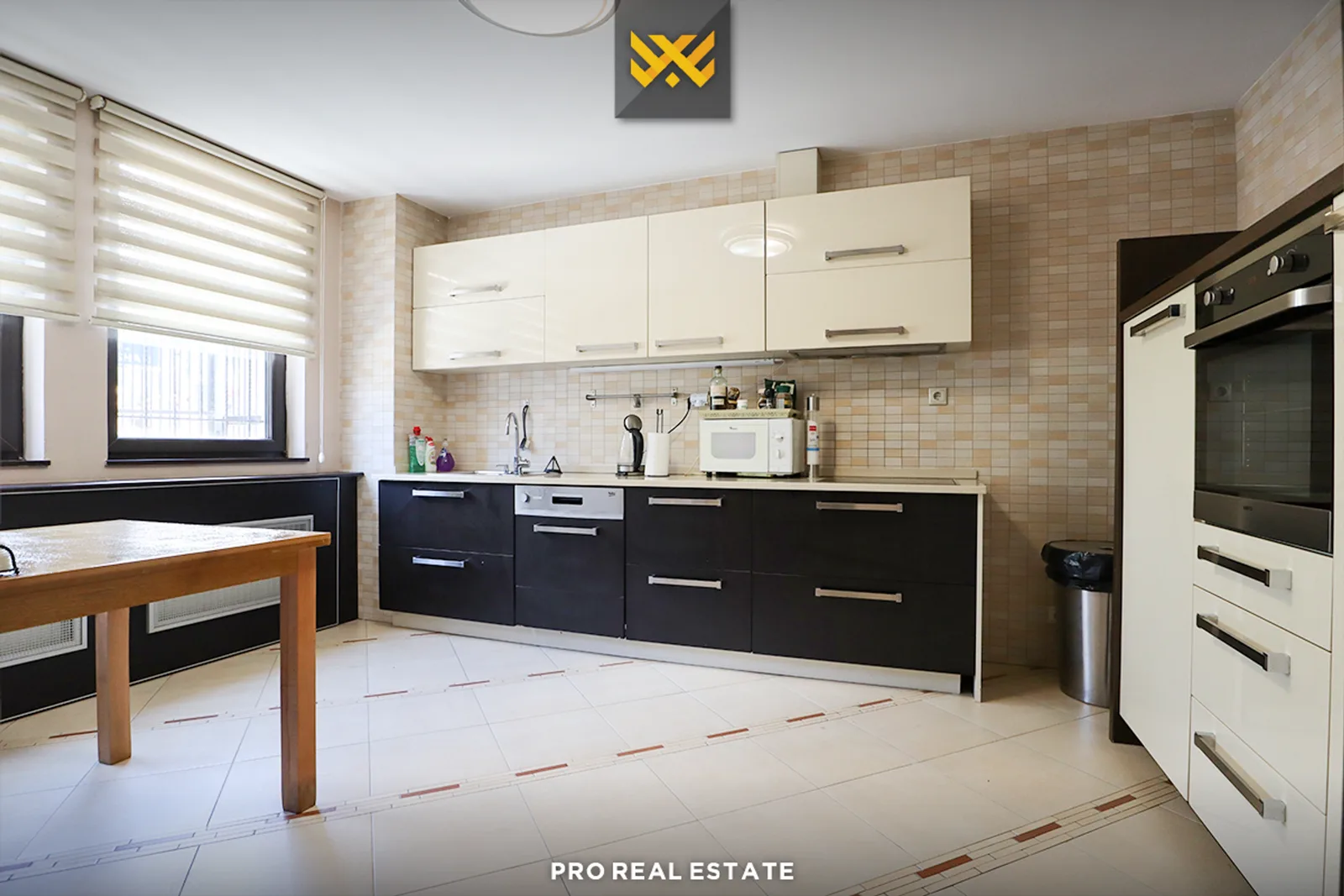Shtëpi 606m² në #SHITJE në Taslixhe.