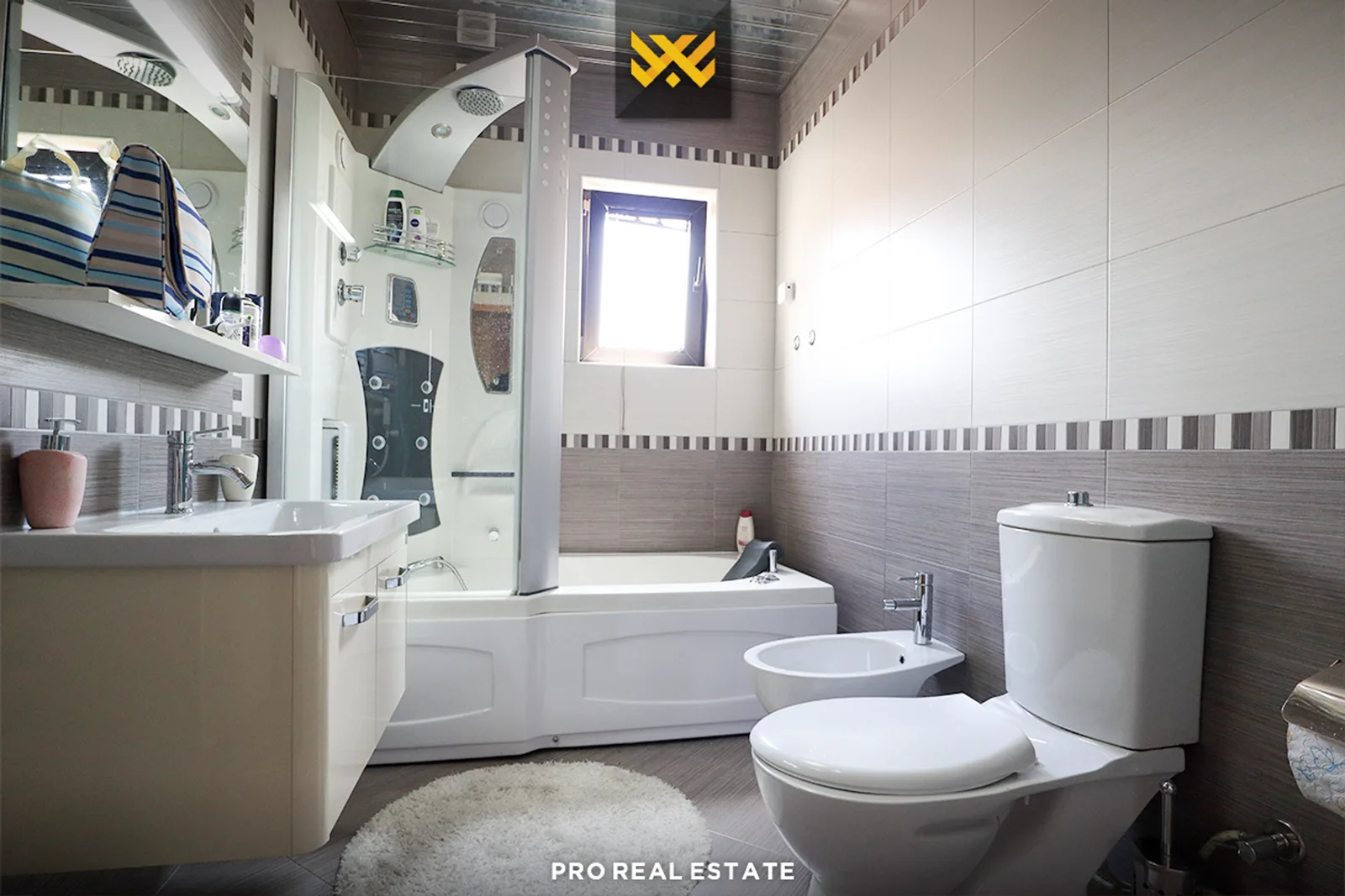 Shtëpi 606m² në #SHITJE në Taslixhe.