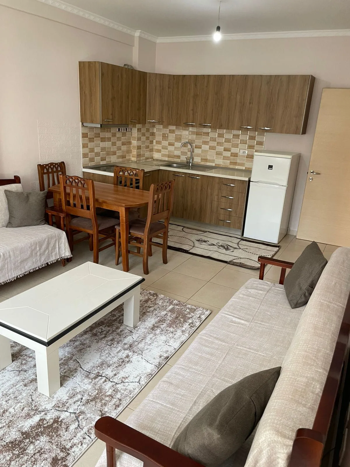Apartament Me Qera 1+1 Ne Astir (ID B2101135) Tirane.