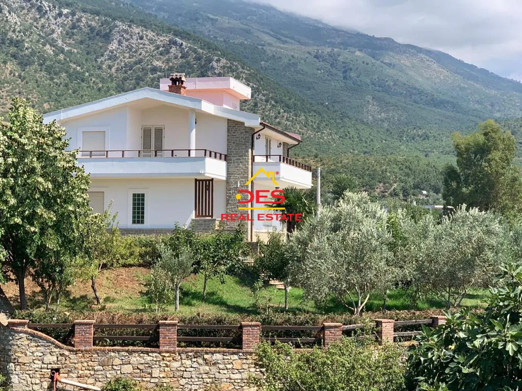 Shitet vilë 2-kate në fshatin tragjas,vlorë