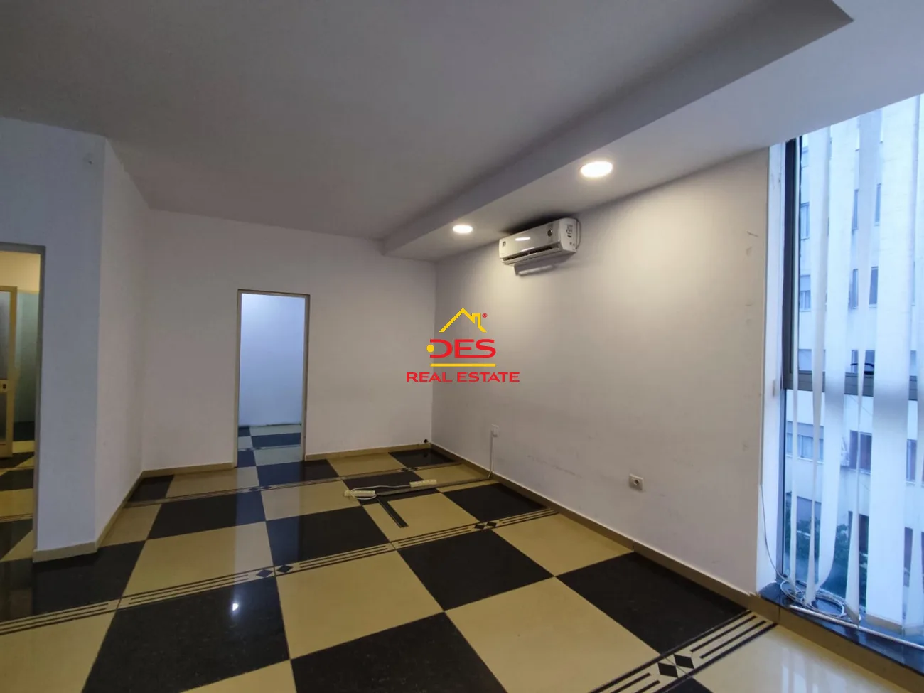 Jepet me qira ambjent biznesi 100 m2, mine peza, tiranë.