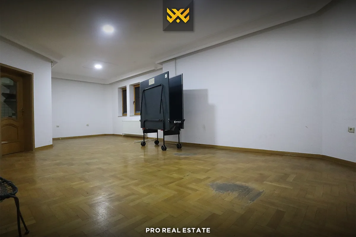 Shtëpi / Zyrë 400m² me #QIRA në Emshir