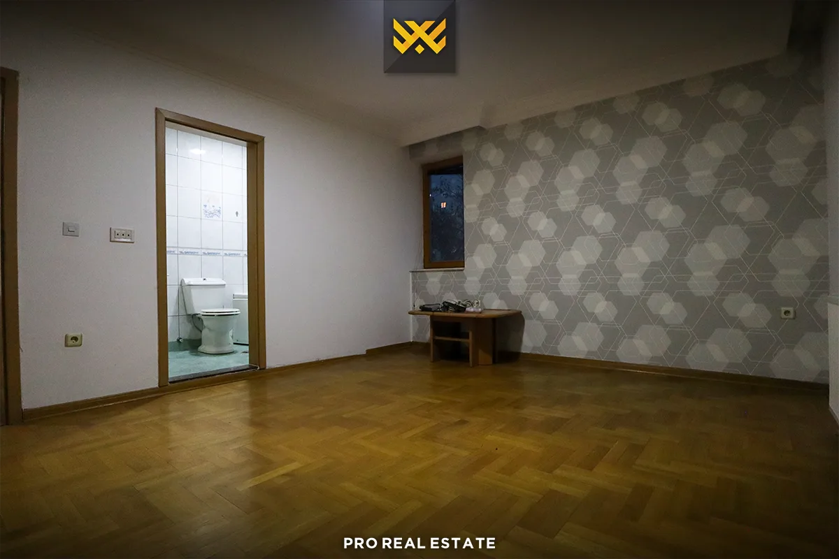 Shtëpi / Zyrë 400m² me #QIRA në Emshir