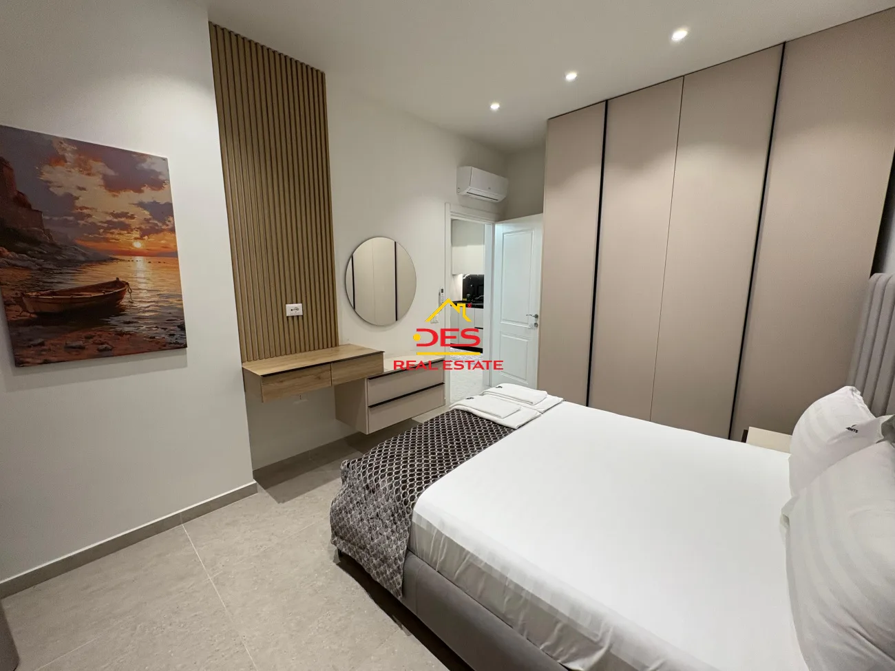 Shiten 3 apartamente 1+1 në lungomare, pranë hannover, vlorë.