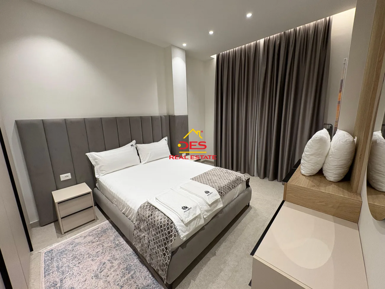 Shiten 3 apartamente 1+1 në lungomare, pranë hannover, vlorë.