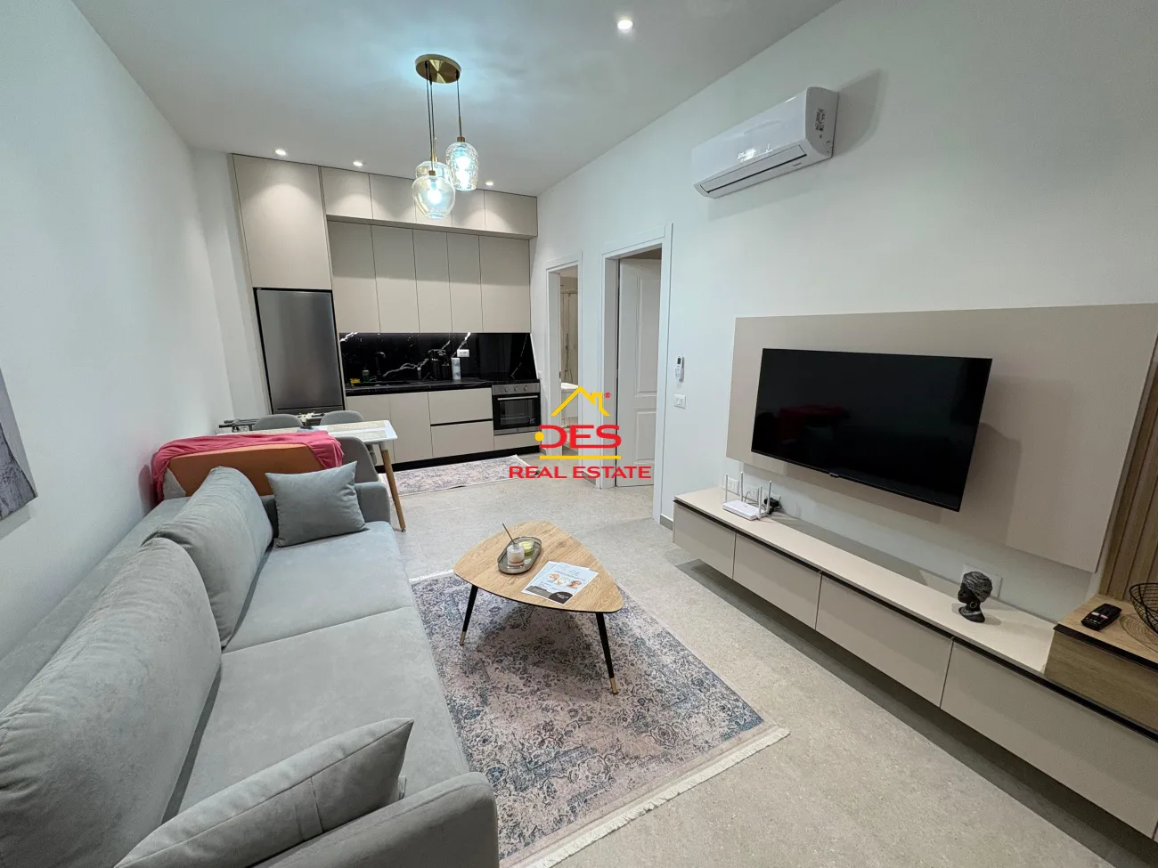 Shiten 3 apartamente 1+1 në lungomare, pranë hannover, vlorë.