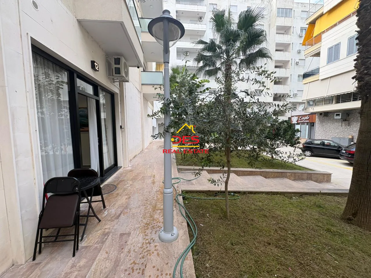 Shiten 3 apartamente 1+1 në lungomare, pranë hannover, vlorë.