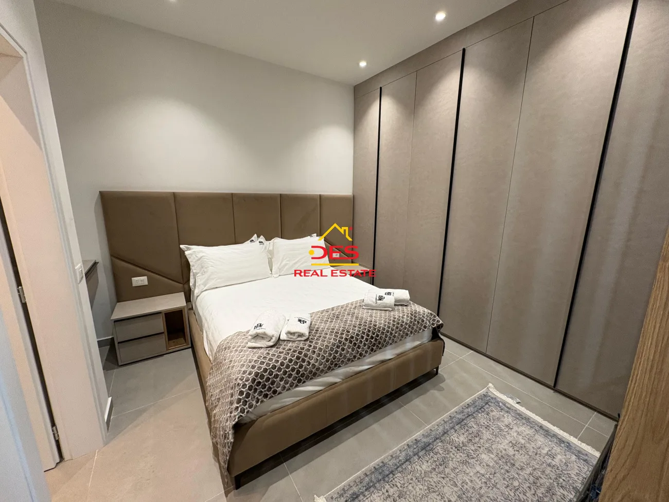 Shiten 3 apartamente 1+1 në lungomare, pranë hannover, vlorë.