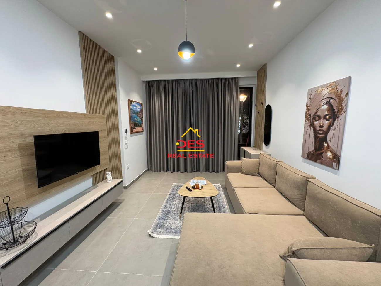 Shiten 3 apartamente 1+1 në lungomare, pranë hannover, vlorë.