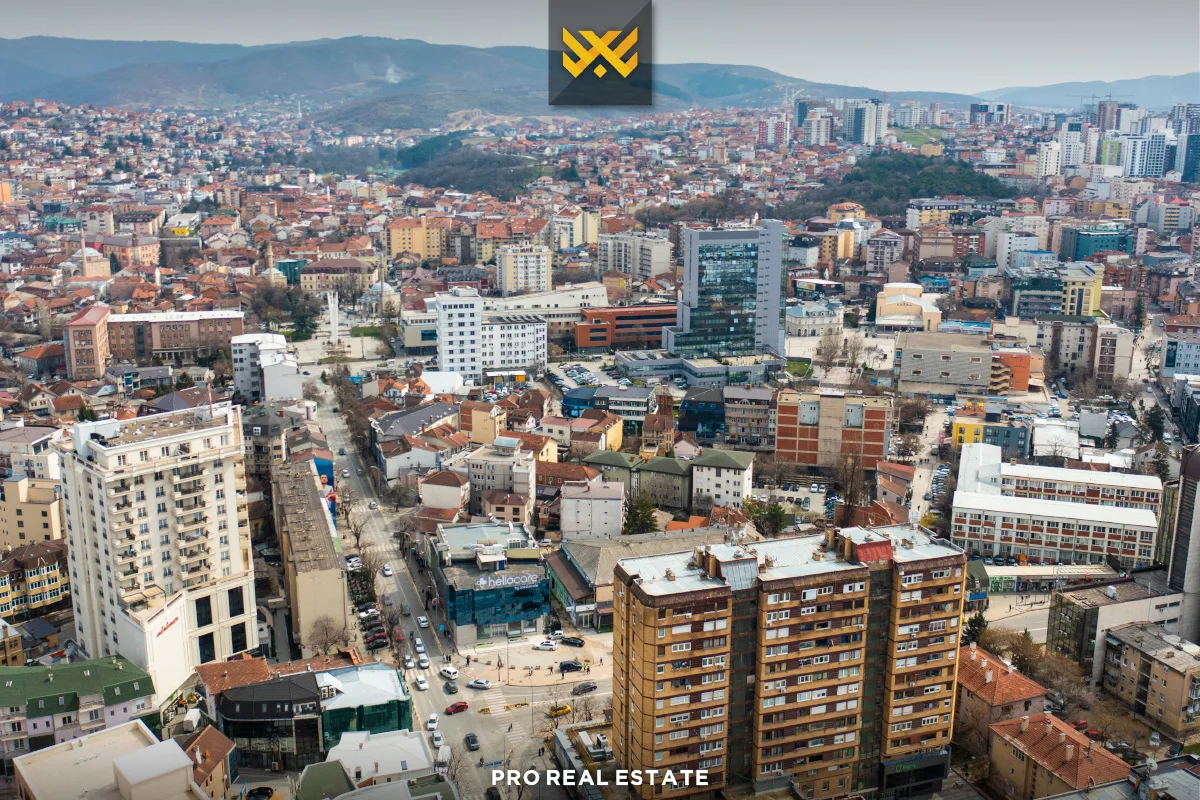 Objekt 670m² për #SHITJE te Qafa
