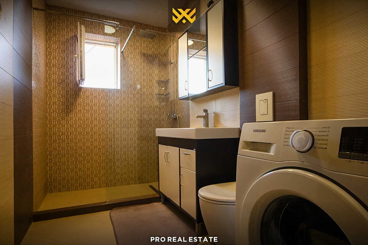 Banesë 200m² + 30m²  për #SHITJE në Ulpianë.