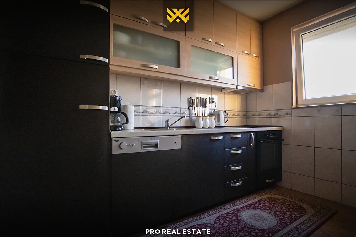 Banesë 200m² + 30m²  për #SHITJE në Ulpianë.