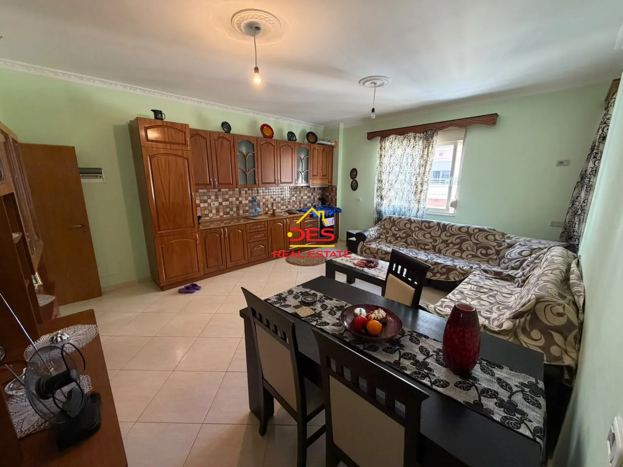 Jepet me qira apartament 2+1+2 pranë shkollës së muzikës, vlorë.