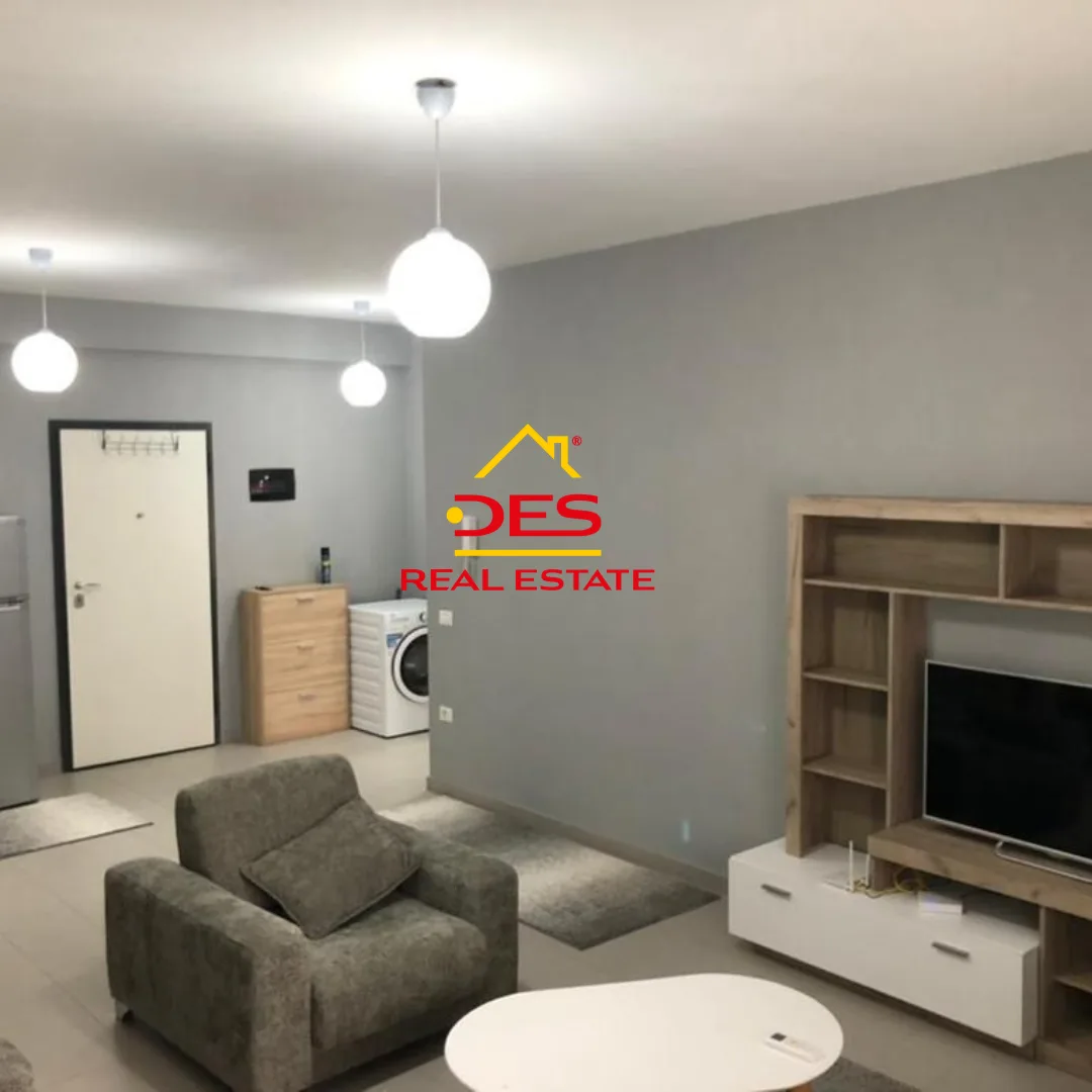 Shitet apartament 1+1 , rruga 5 maji, tiranë.