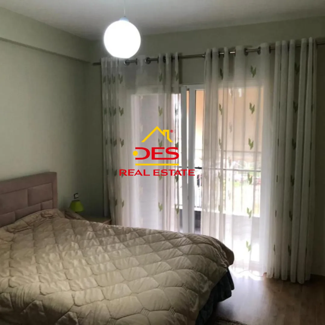 Shitet apartament 1+1 , rruga 5 maji, tiranë.