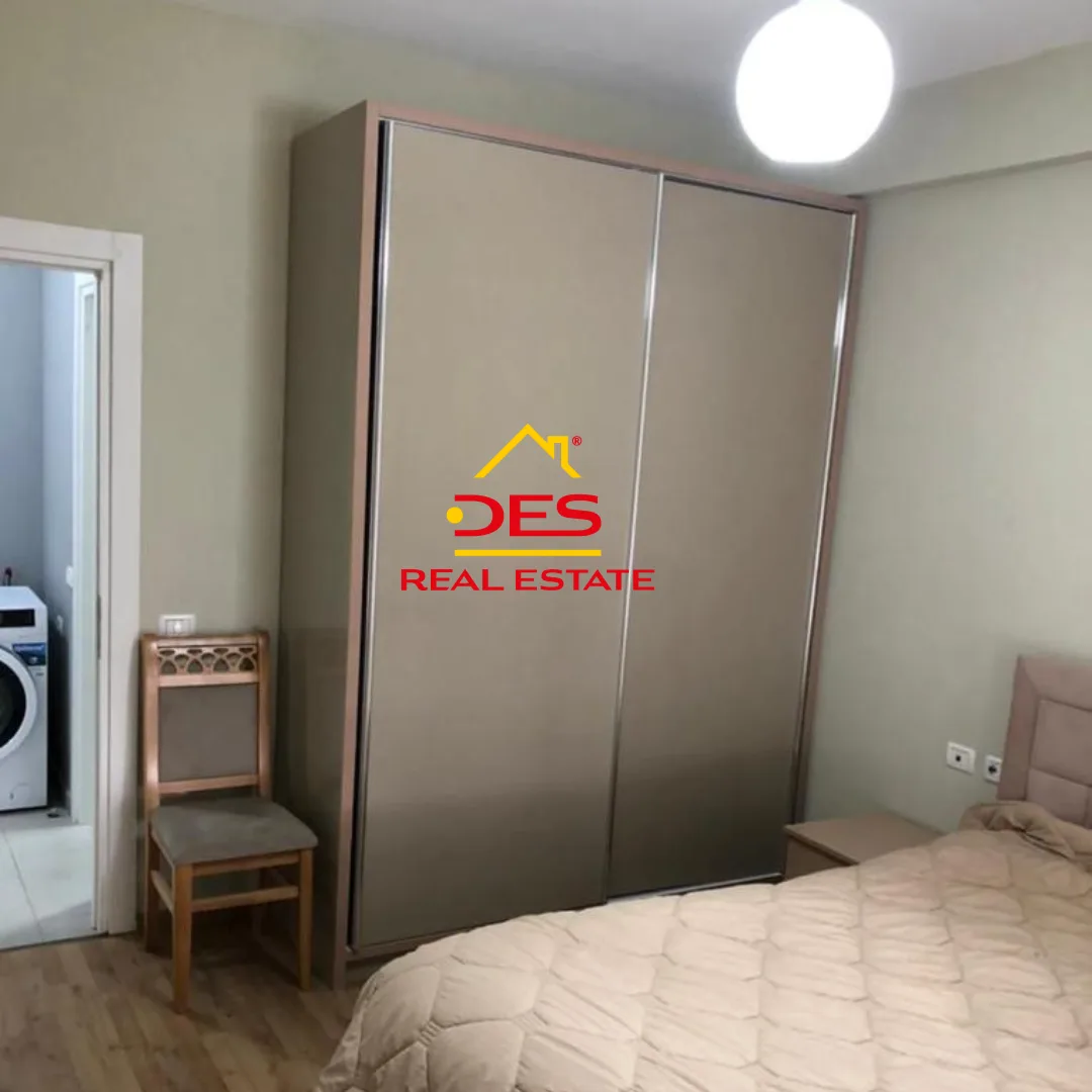Shitet apartament 1+1 , rruga 5 maji, tiranë.