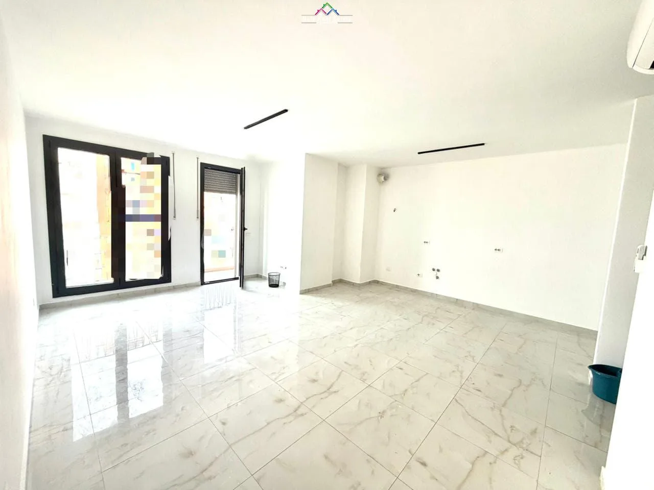 Zyre Me Qera 2+1 Tek Kompleksi Zirkon ( ID BZ2840 ) Tirane