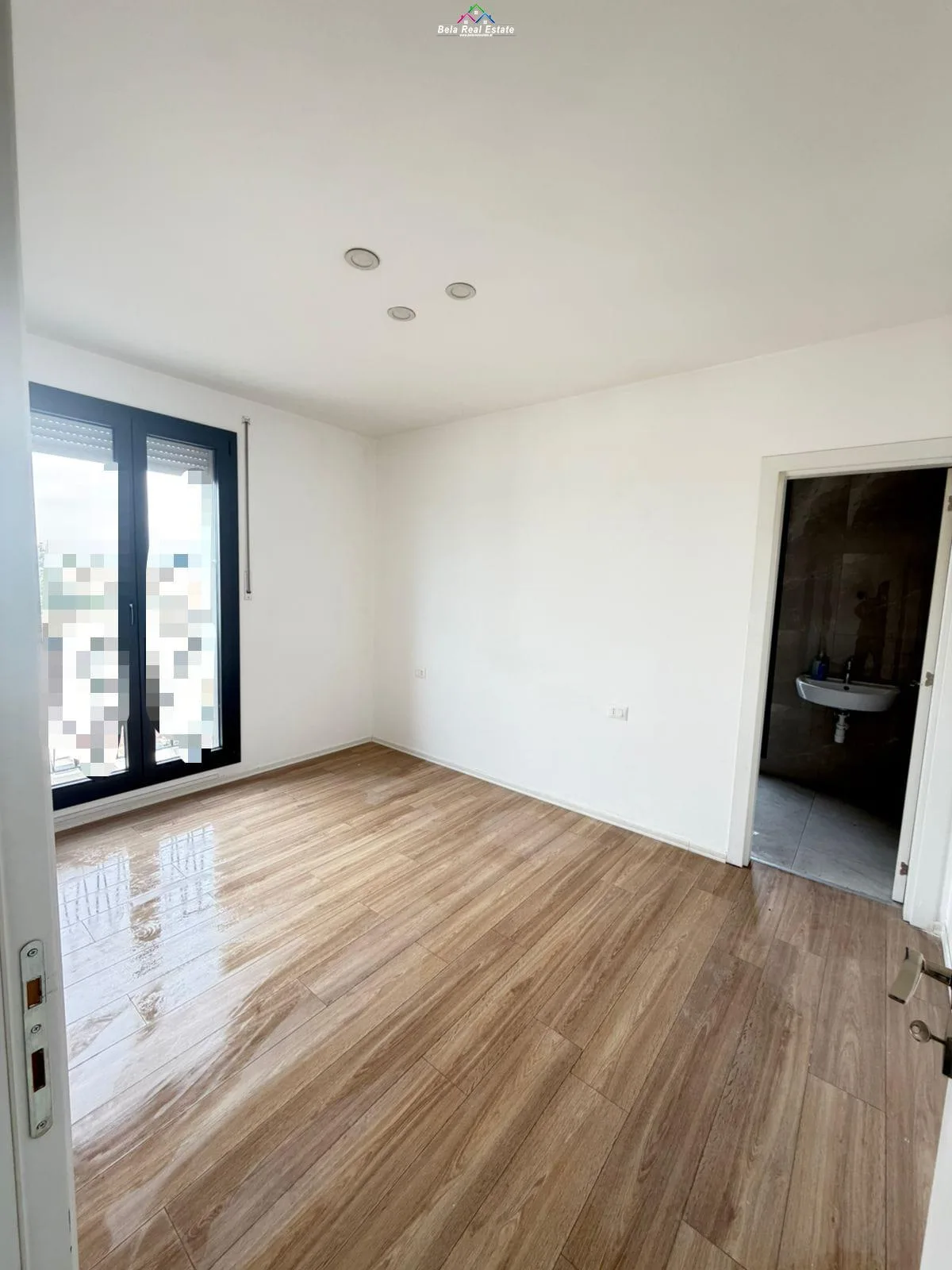 Zyre Me Qera 2+1 Tek Kompleksi Zirkon ( ID BZ2840 ) Tirane