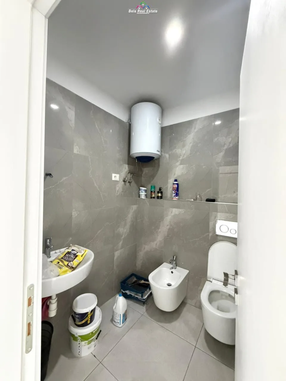 Zyre Me Qera 2+1 Tek Kompleksi Zirkon ( ID BZ2840 ) Tirane