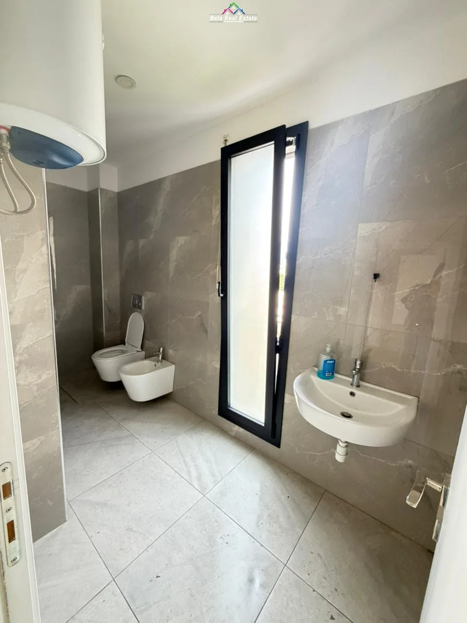 Zyre Me Qera 2+1 Tek Kompleksi Zirkon ( ID BZ2840 ) Tirane