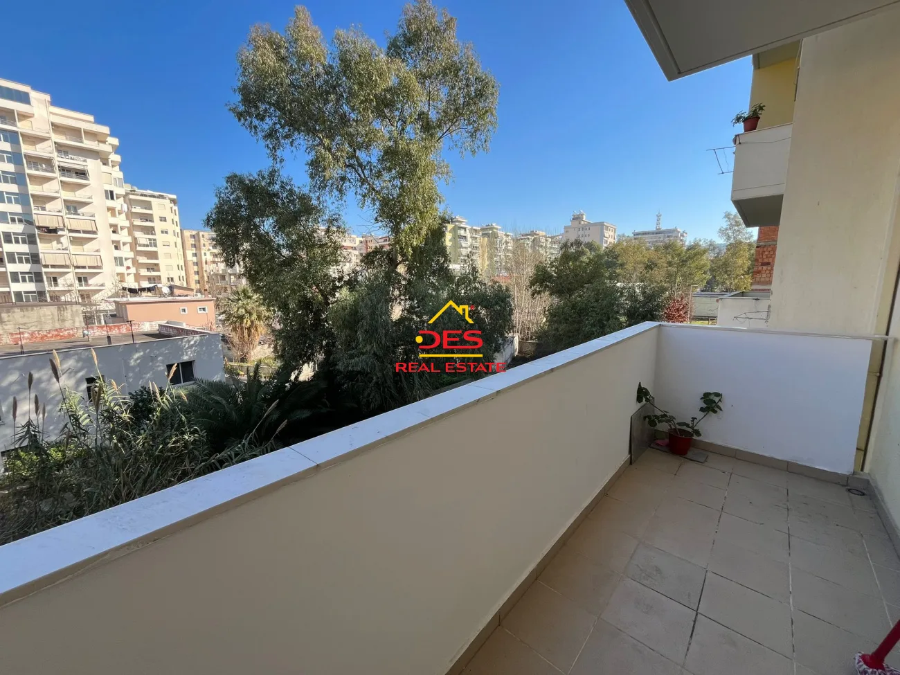 Shitet apartament 2+1 në skelë te rruga e çipajve,vlorë.