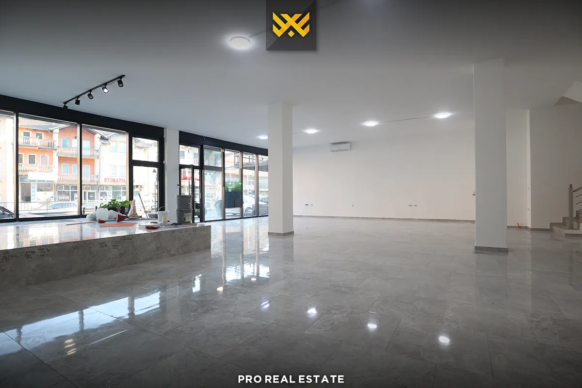 Lokal 375m² me #QIRA në Fushë Kosovë.
