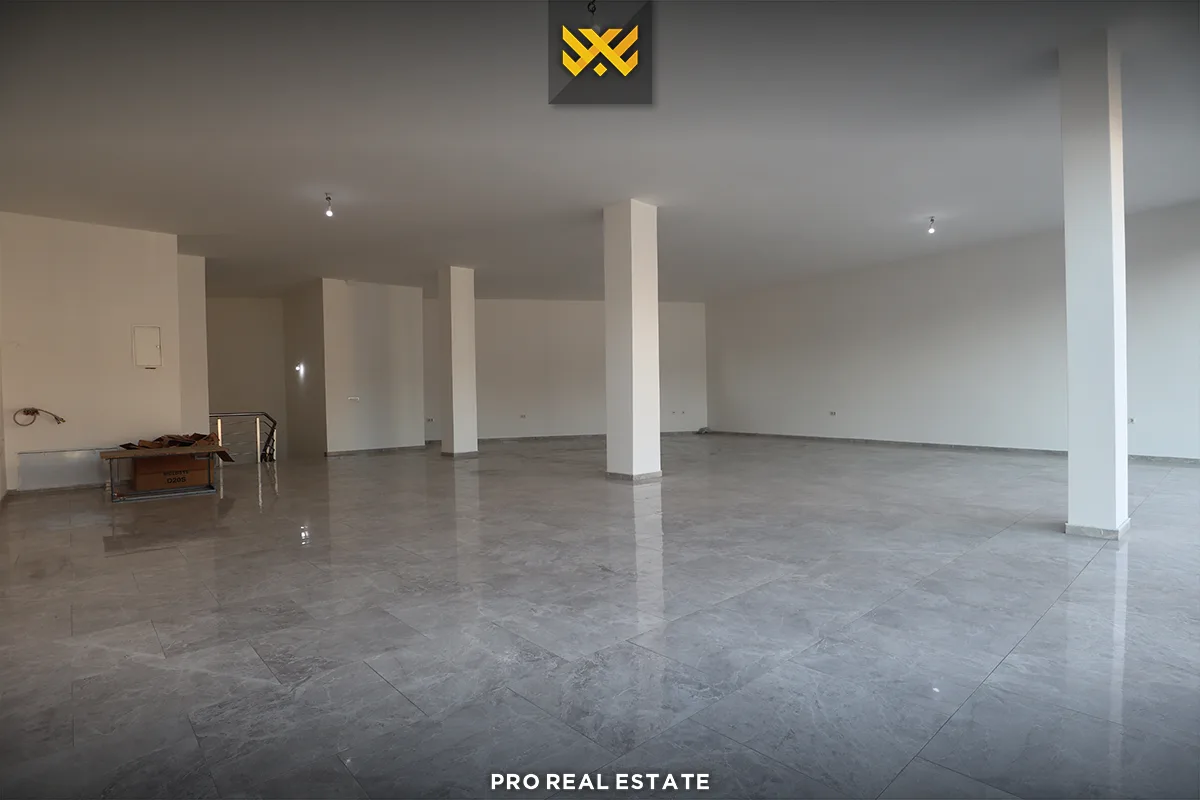 Lokal 375m² me #QIRA në Fushë Kosovë.
