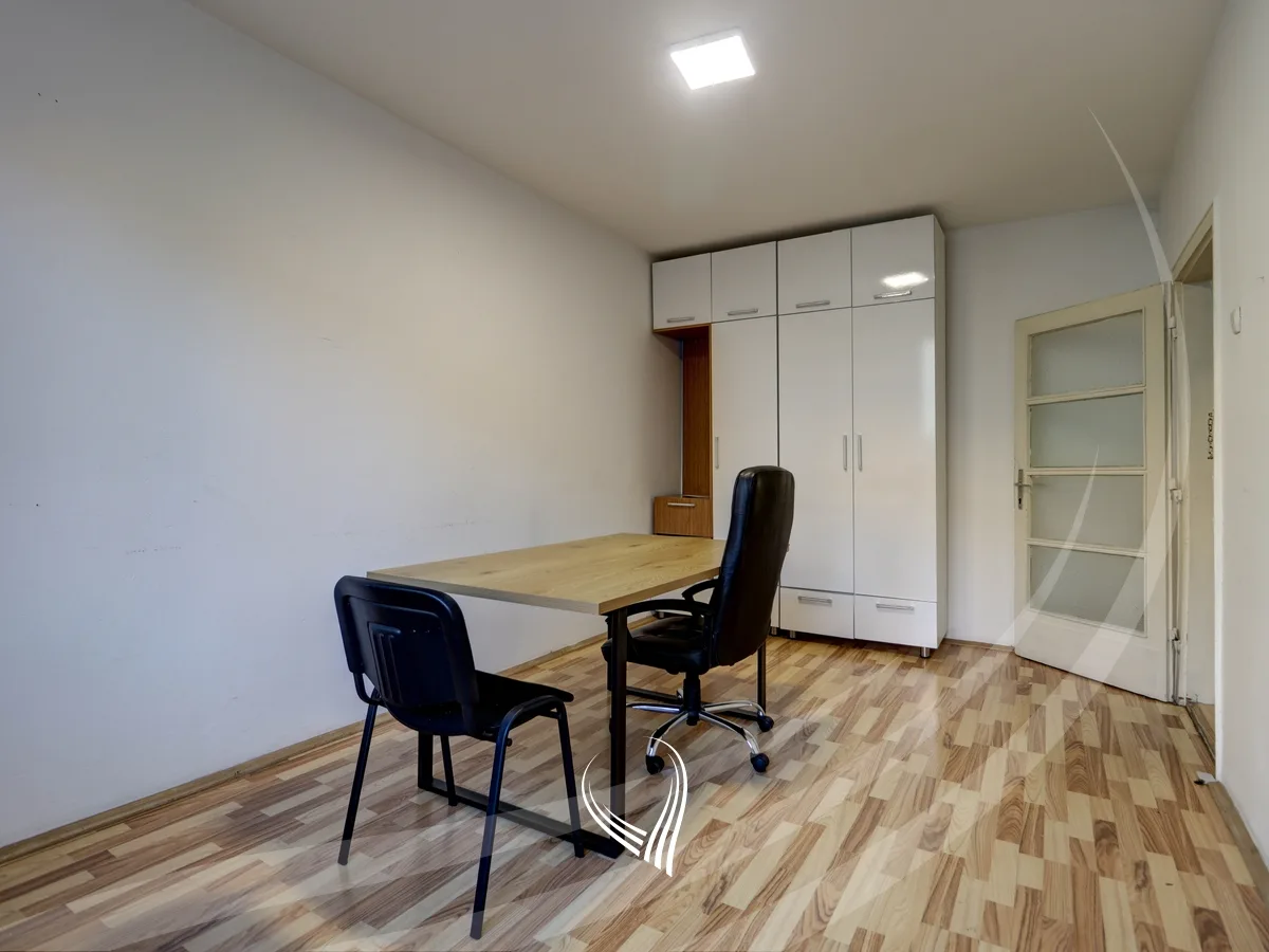 Zyre me 2 dhoma pune me qira në Qendër