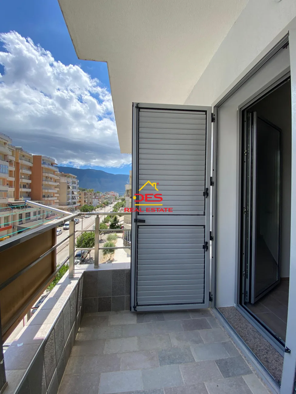 Shitet apartament 1+1 në qëndër,orikum