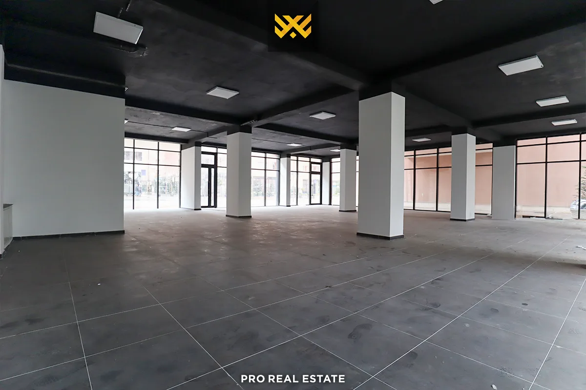 Lokal 708m² për #SHITJE në Fushë Kosovë.