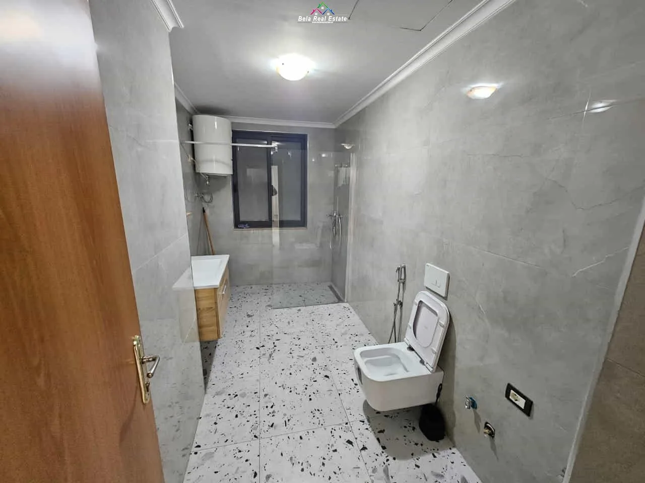 Zyre Me Qera 2+1 Ne Qender (ID BZ2783) Tirane