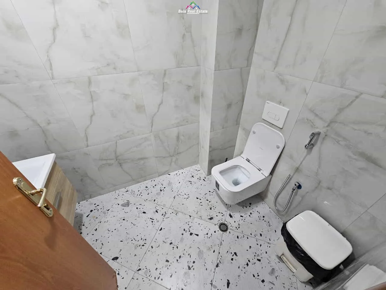 Zyre Me Qera 2+1 Ne Qender (ID BZ2783) Tirane