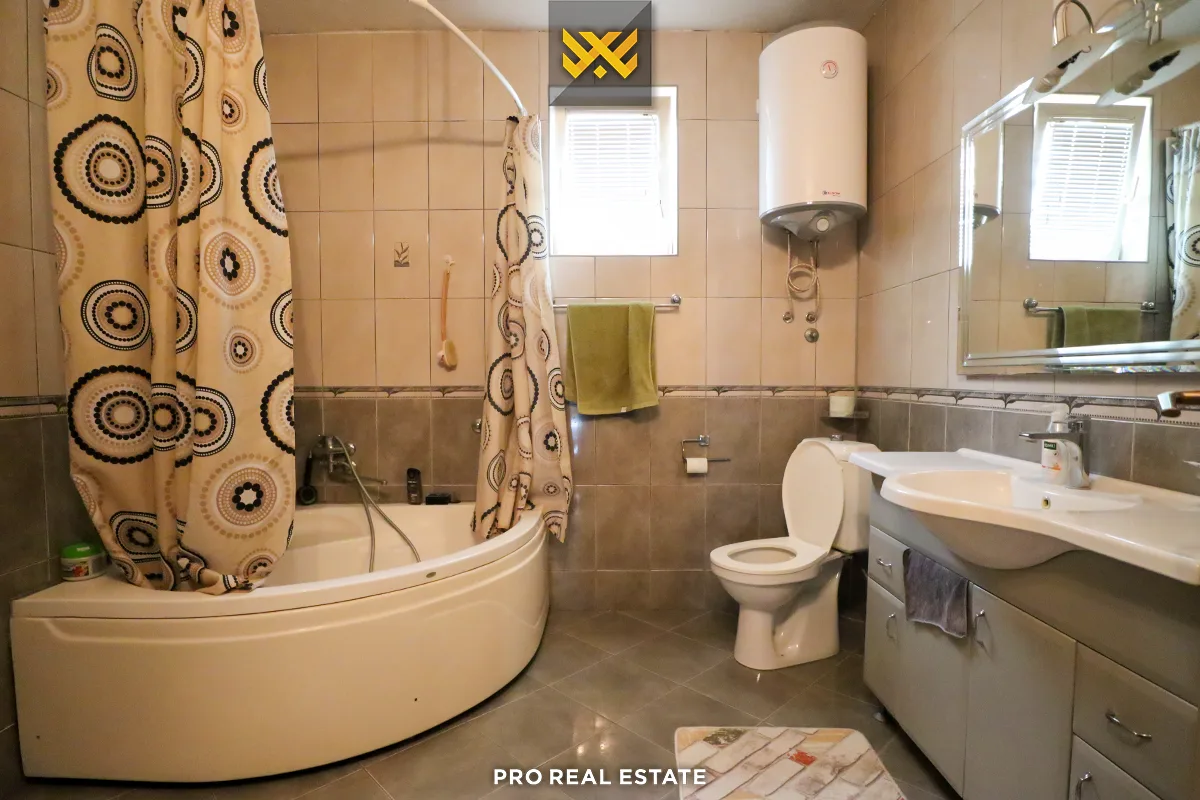 Shtëpi 587m² për #SHITJE në Bregun e Diellit