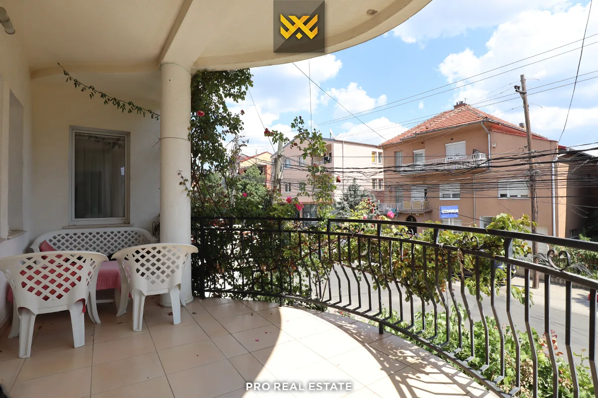 Shtëpi 587m² për #SHITJE në Bregun e Diellit