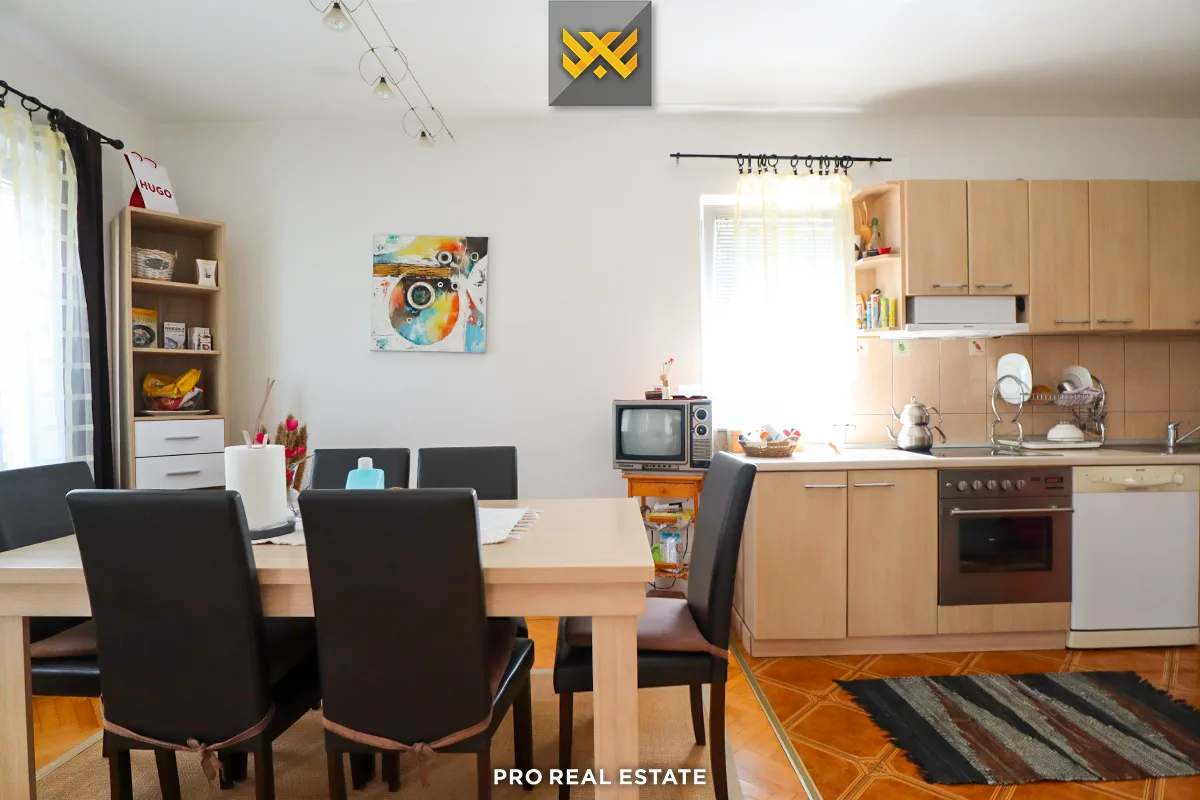 Shtëpi 587m² për #SHITJE në Bregun e Diellit