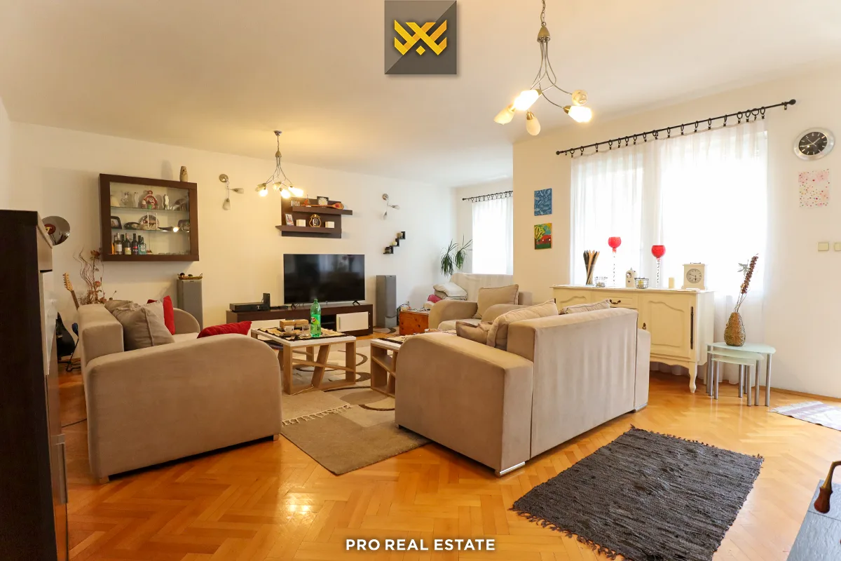 Shtëpi 587m² për #SHITJE në Bregun e Diellit