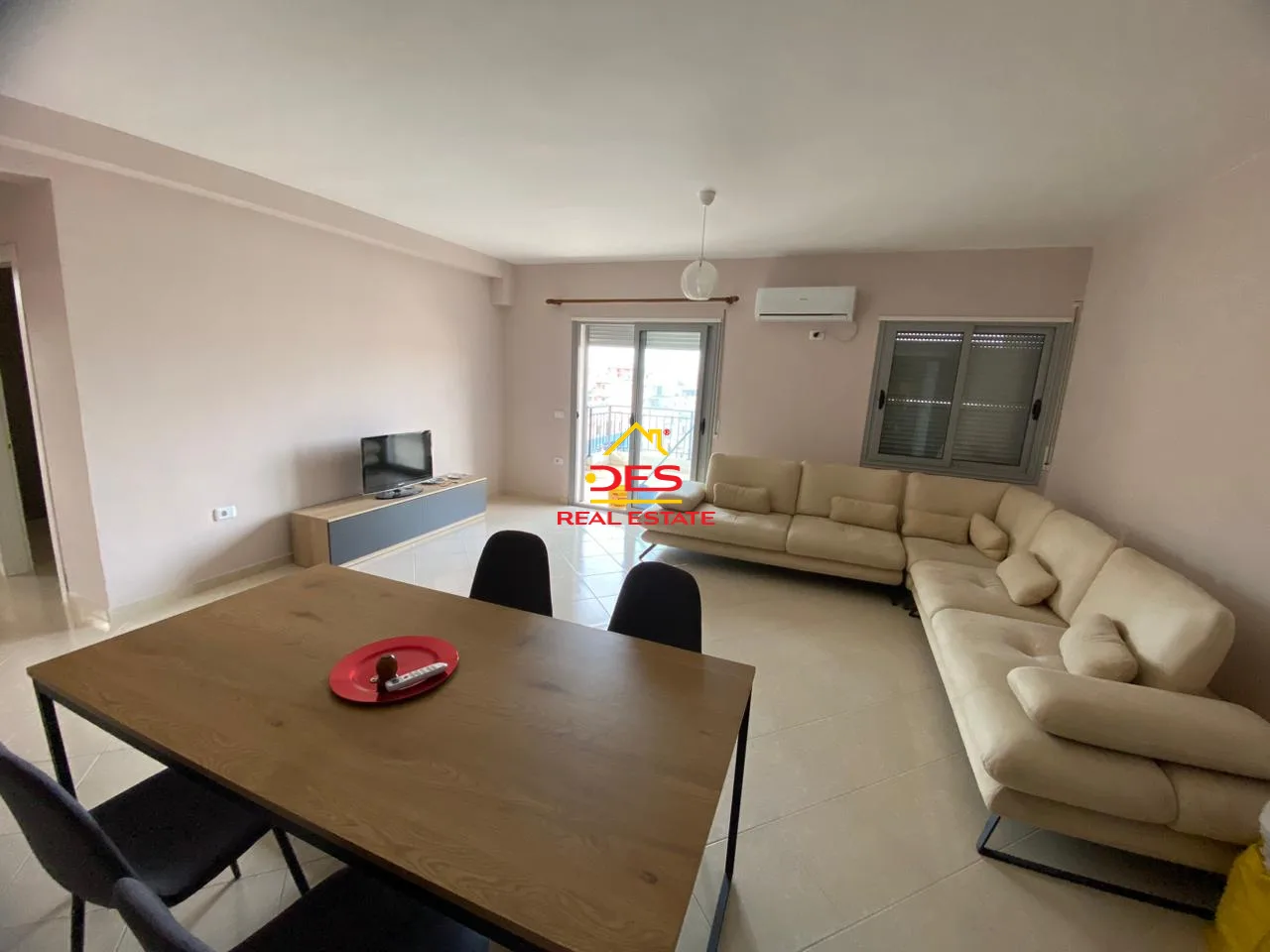 Jepet me qira apartament 2+1 te rruga e çipajve,vlorë.