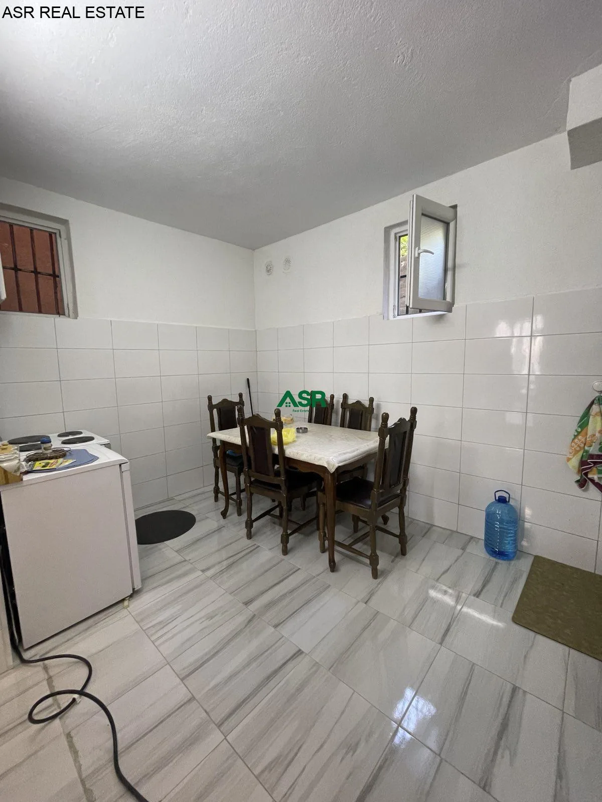 Ofrohet shtepia me siperfaqe 220 m² per #SHITJE në lagjen Hani i Dilit