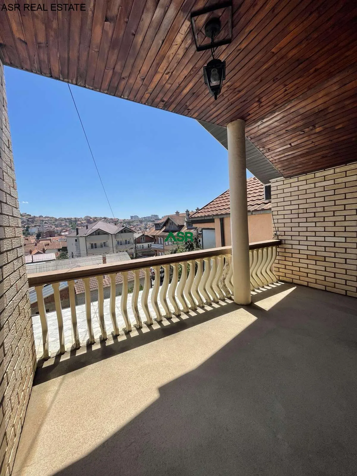 Ofrohet shtepia me siperfaqe 220 m² per #SHITJE në lagjen Hani i Dilit
