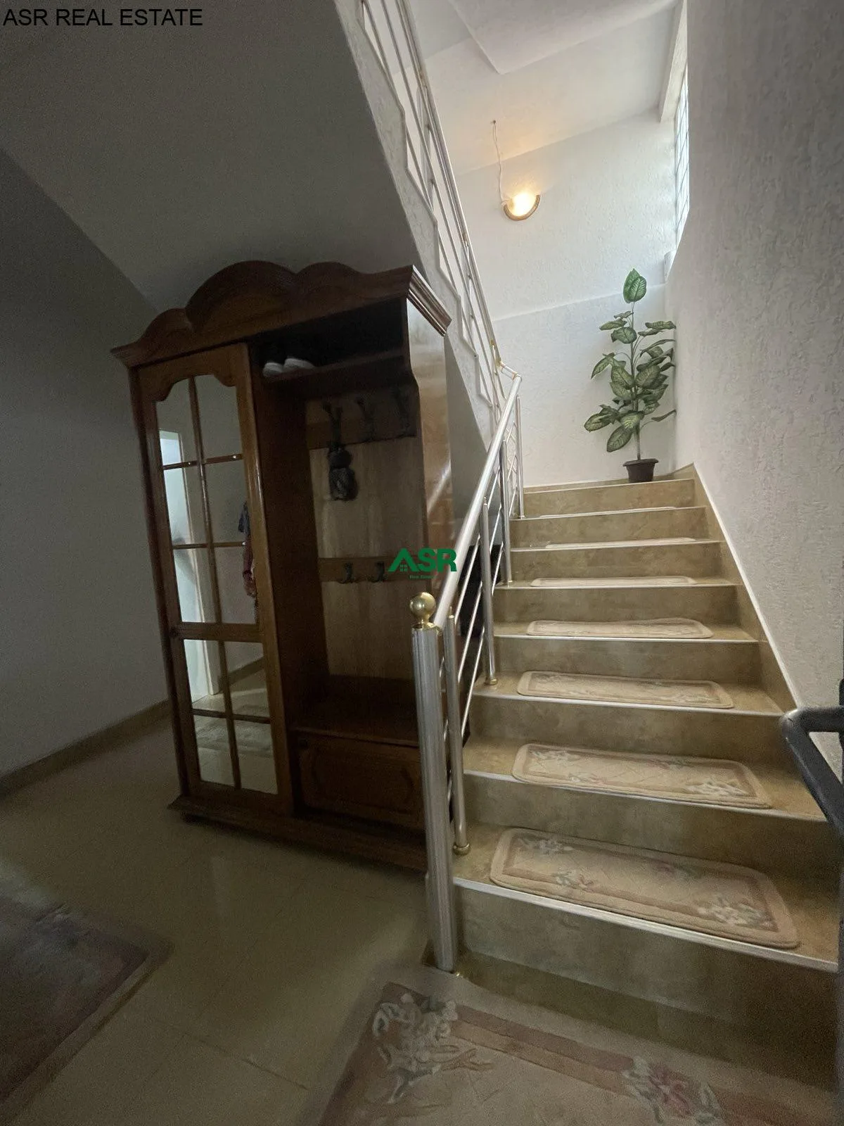 Ofrohet shtepia me siperfaqe 220 m² per #SHITJE në lagjen Hani i Dilit