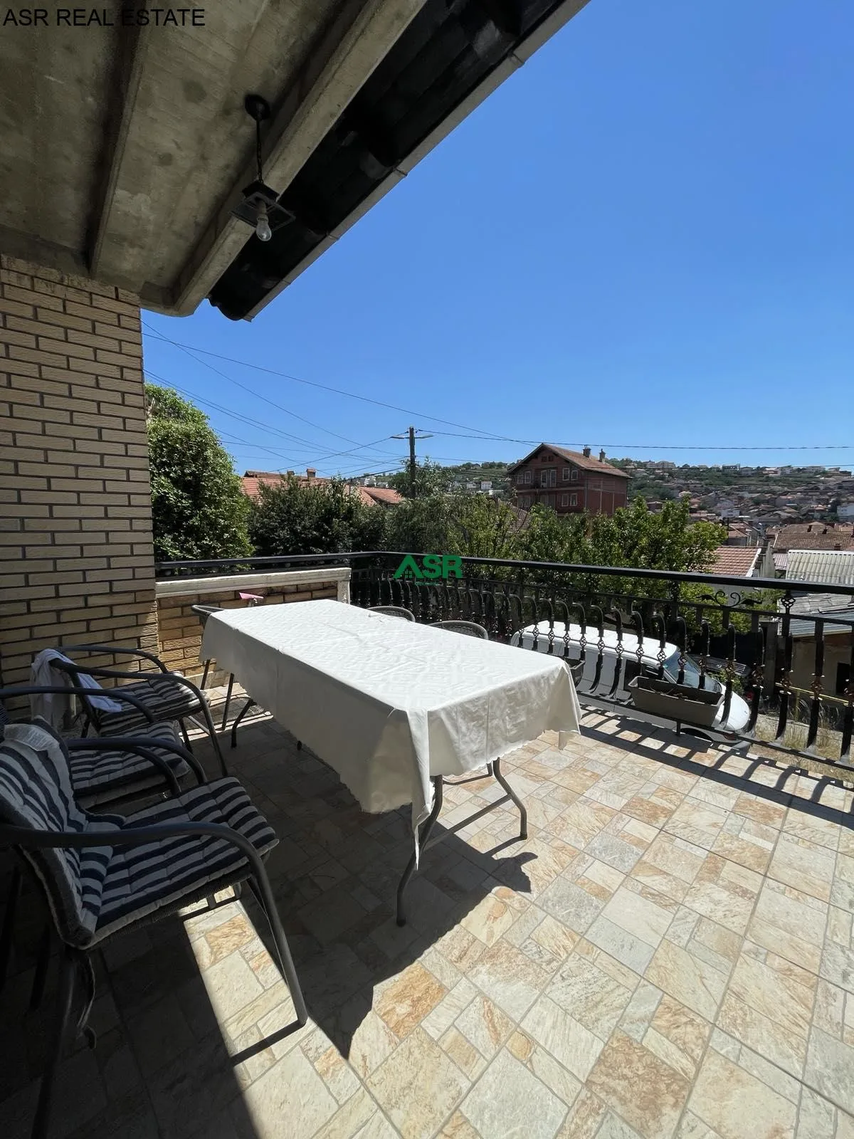 Ofrohet shtepia me siperfaqe 220 m² per #SHITJE në lagjen Hani i Dilit
