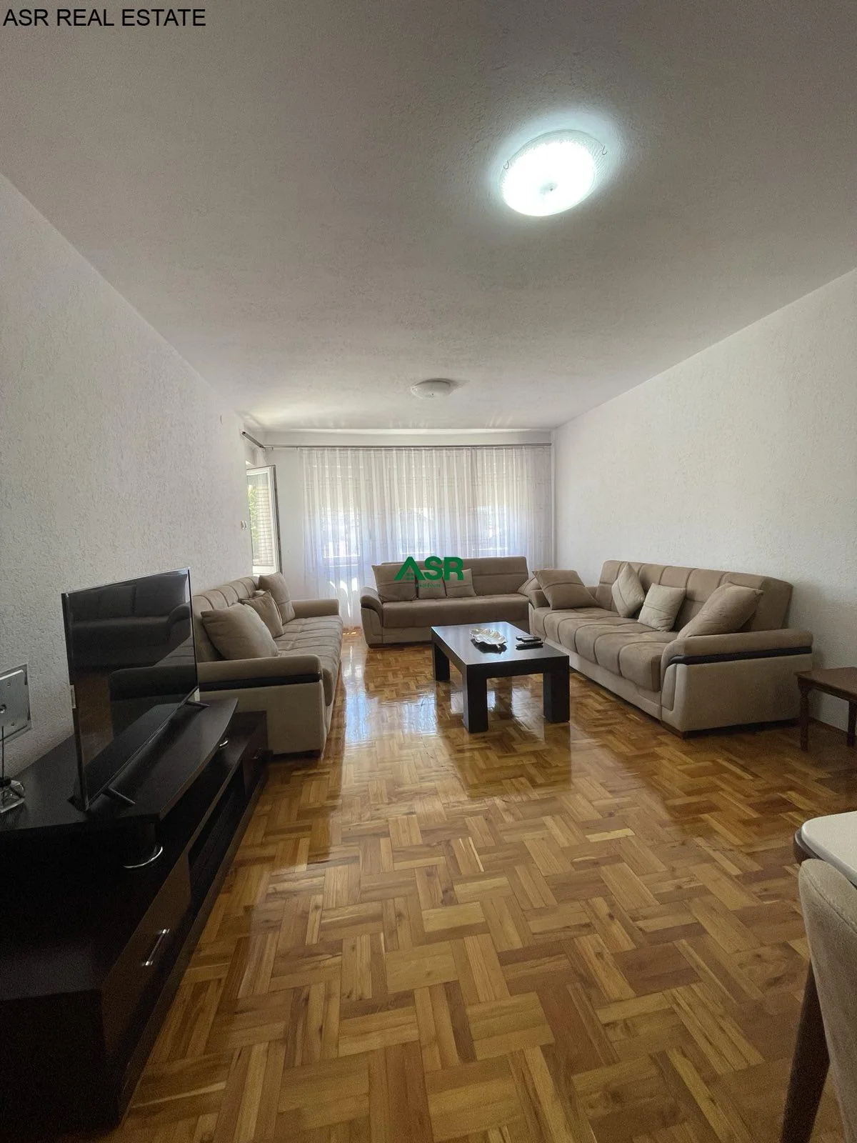 Ofrohet shtepia me siperfaqe 220 m² per #SHITJE në lagjen Hani i Dilit