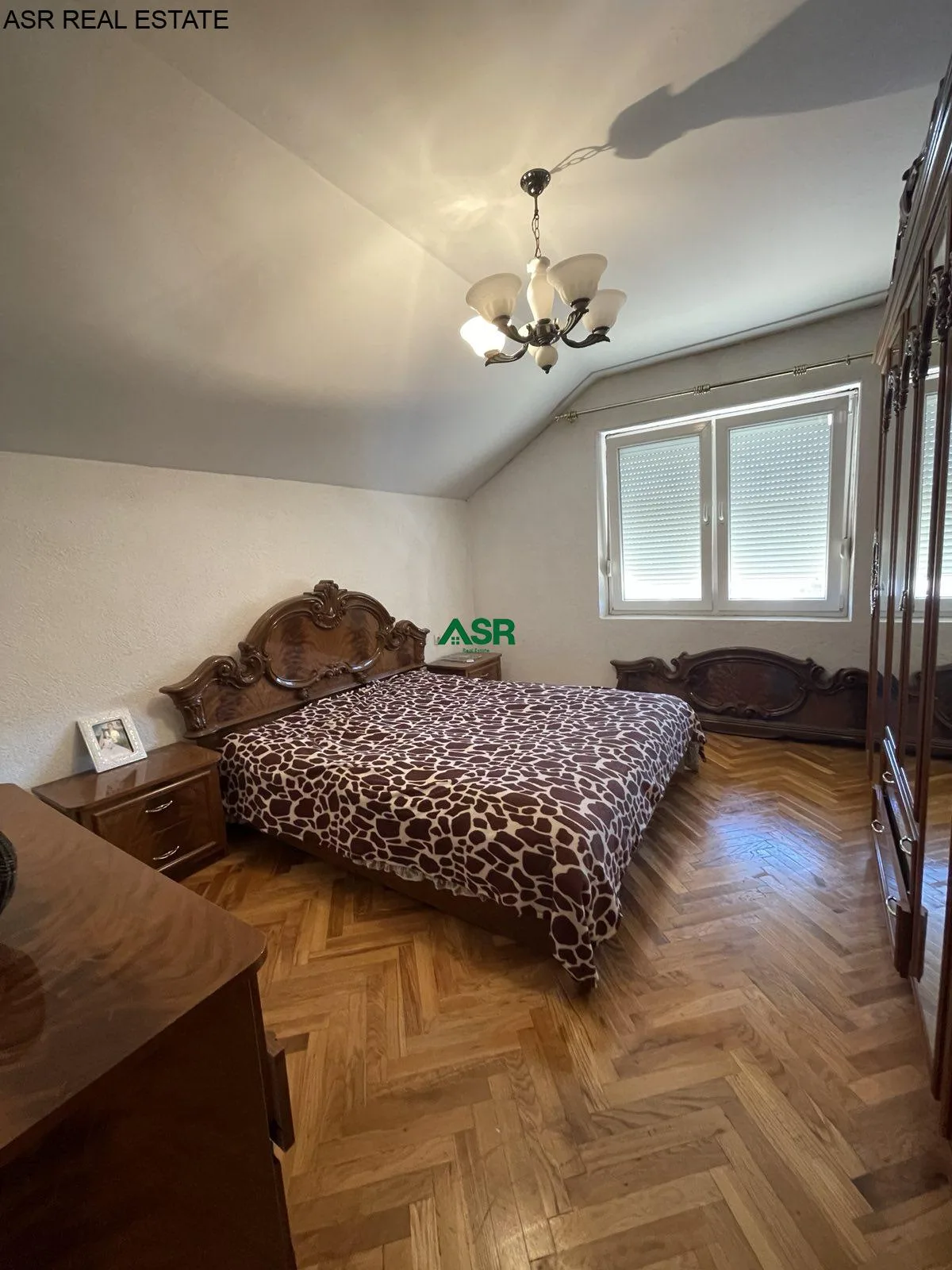 Ofrohet shtepia me siperfaqe 220 m² per #SHITJE në lagjen Hani i Dilit