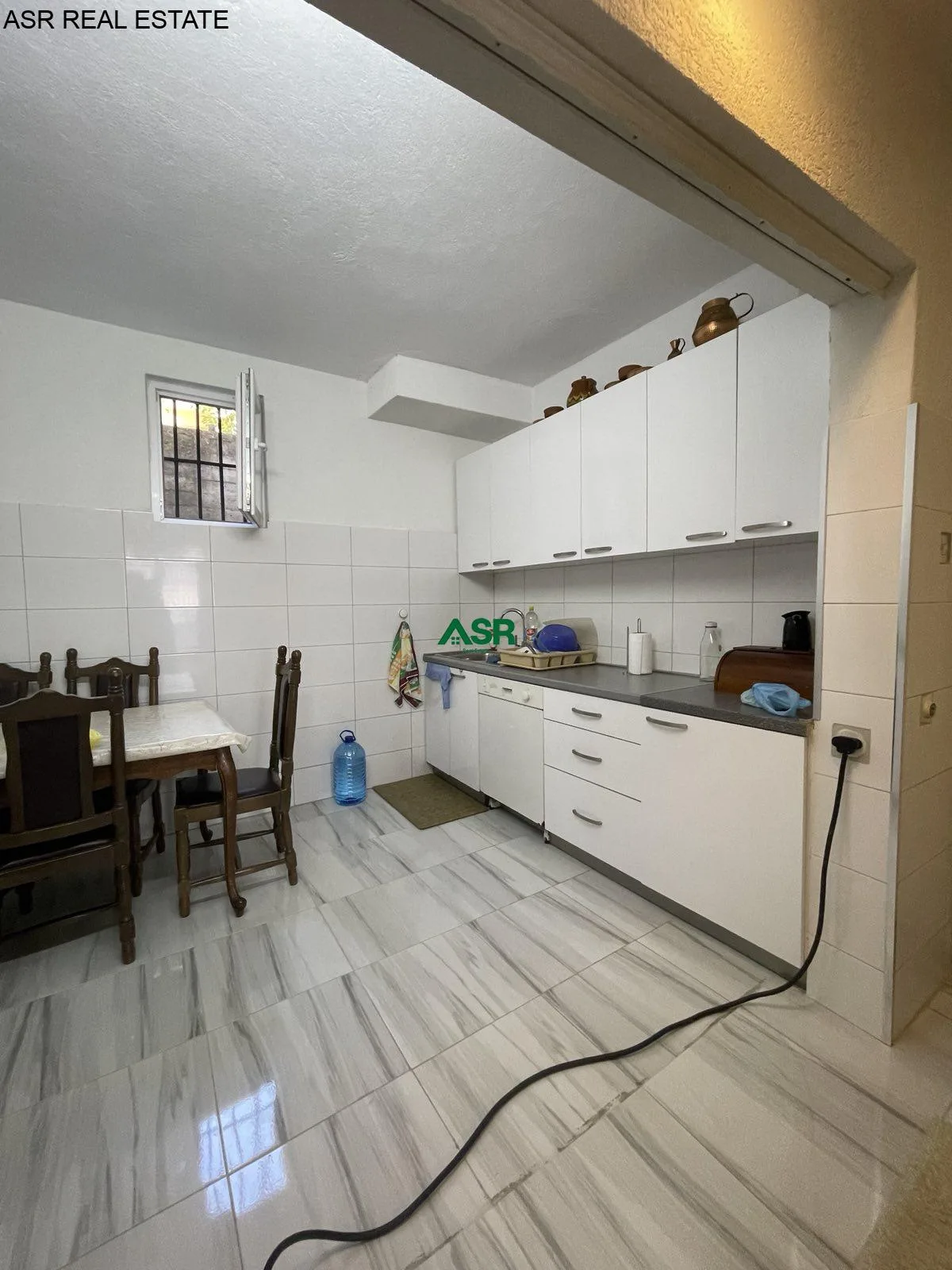 Ofrohet shtepia me siperfaqe 220 m² per #SHITJE në lagjen Hani i Dilit