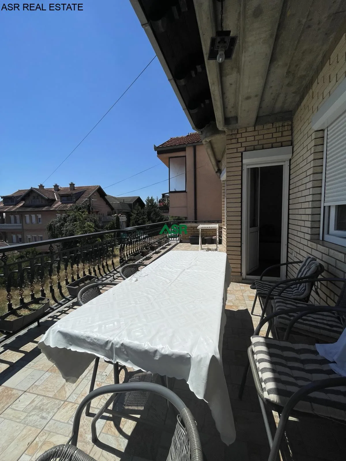 Ofrohet shtepia me siperfaqe 220 m² per #SHITJE në lagjen Hani i Dilit