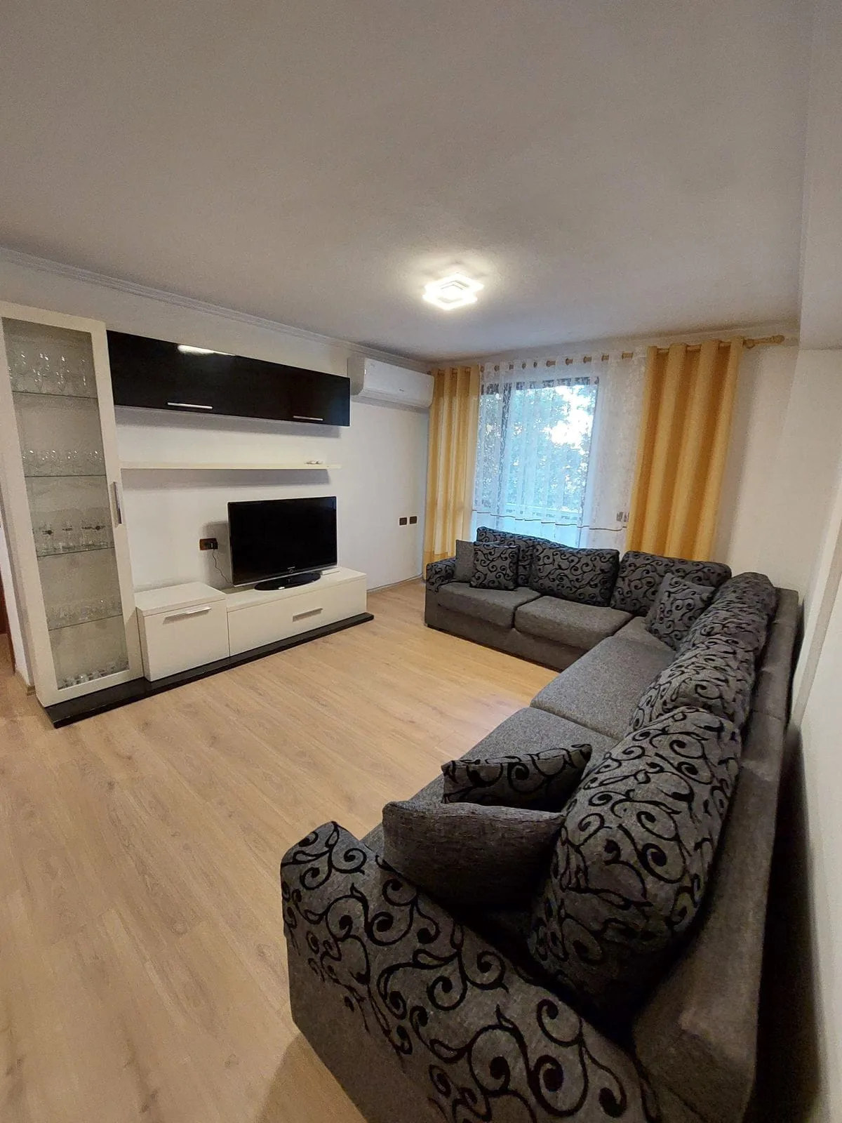 Apartament Ne Shitje 2+1 Tek Myslym Shyri (ID B120685) Tirane