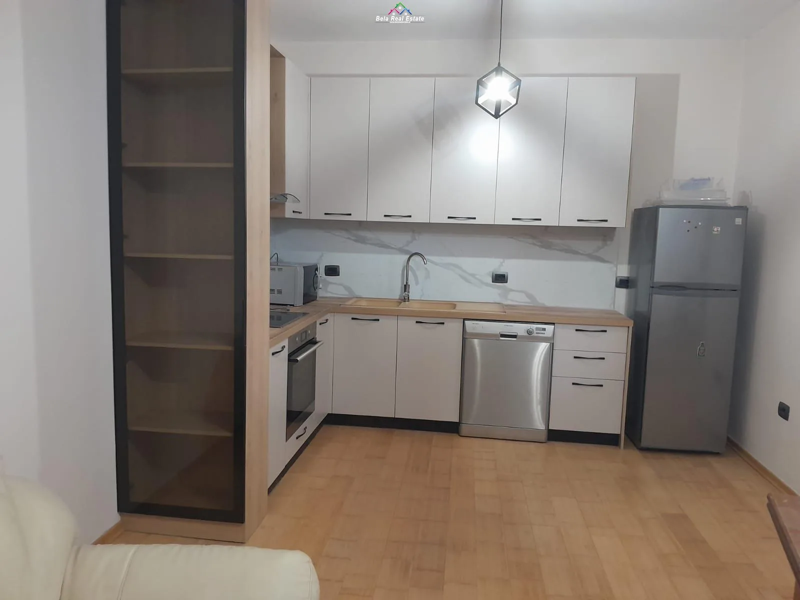 Kat Vile Me Qera 3+1+2+ Post Parkimi tek Liqeni i Thate (ID BV22240) Tirane.